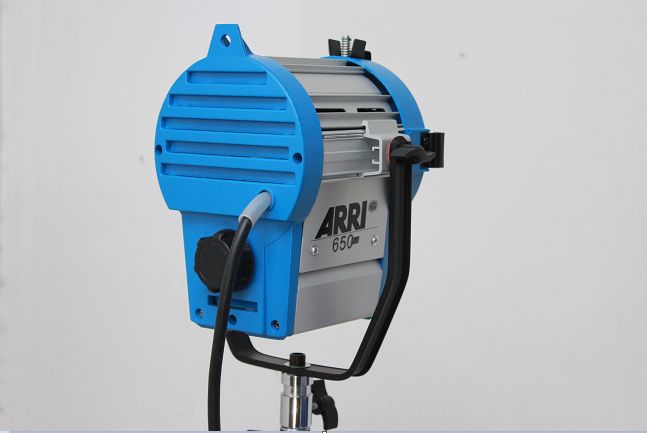 Đèn spotlight 650w quay phim Báo Giá 2026-01-24 4 Mua Đèn spotlight 650w quay phim Giá Tốt 4