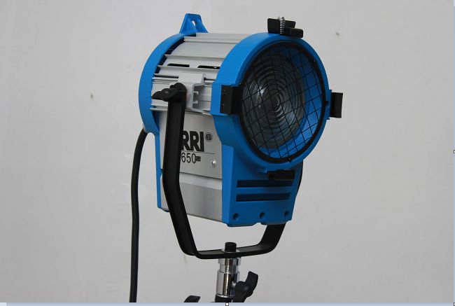 Đèn spotlight 650w quay phim Báo Giá 2026-01-24 3 Mua Đèn spotlight 650w quay phim Giá Tốt 3