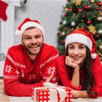 Tips Tạo Dáng Chụp Ảnh Giáng Sinh Đẹp Năm 2024 Chụp ảnh giáng sinh với người yêu